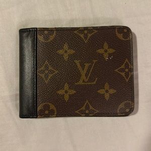 Louis Vuitton Multiple Wallet lightly used